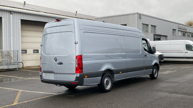 Mercedes-Benz Sprinter 315Cdi L3 Diesel Rwd 3.5t H2 Pro Van 9G-Tronic - Image 9